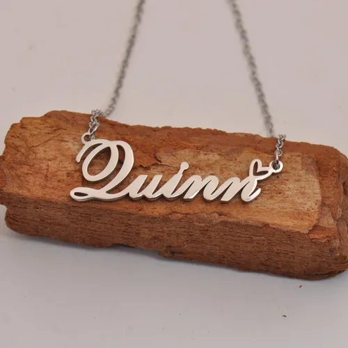 Vista 4 de Aoloshow Collar personalizado con nombre de corazón dorado personalizado con cualquier nombre, joyería de acero inoxidable para graduación de mujer