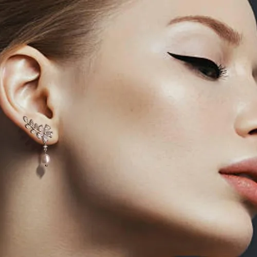 Vista 3 de Sonateomber Aretes pequeños de circonita cúbica, delicados aretes curvados para cartílago para mujer, joyería colgante de cristal con diamantes