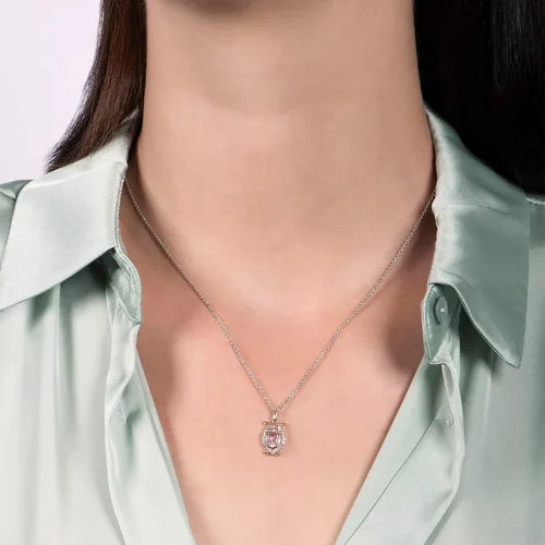 Vista 2 de Enchanted Disney Fine Jewelry - Collar de plata de ley y oro rosa de 10 quilates, 0.276 x 0.197in, cuarzo rosa ovalado facetado y 110 quilates