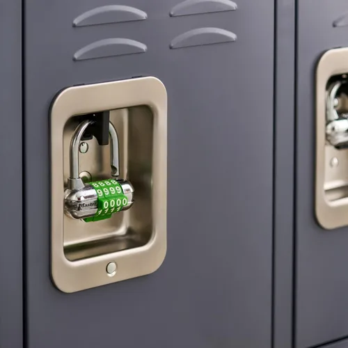 Vista 2 de Master Lock 1534D Candado para casillero, establece tu propia palabra de combinación, paquete de 1, colores surtidos