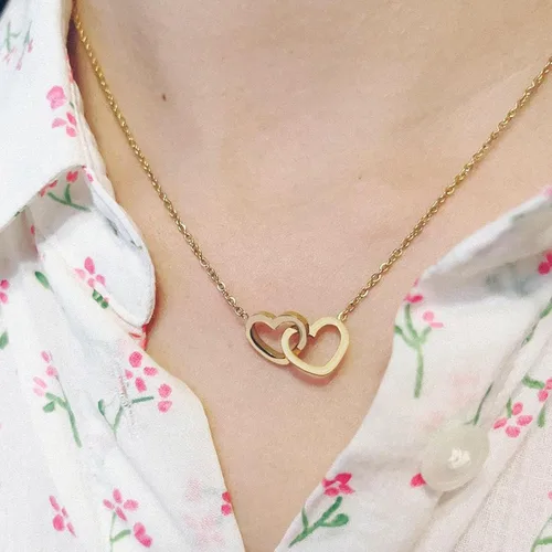 Vista 4 de Lindo collar de corazón pequeño con colgante de corazón de oro de 14 quilates, collar de cadena de corazón abierto de oro pequeño para mujer
