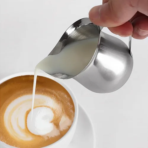 Vista 3 de Jarra de espuma de leche, taza ergonómica para espumar leche de acero inoxidable 304, jarra de vapor de leche para café, accesorios para máquina