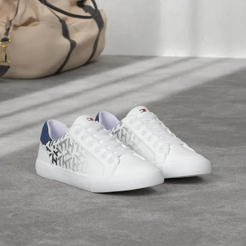 Vista 2 de Tommy Hilfiger Women's Loura3 Shoes