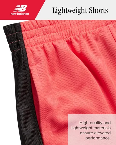 Vista 3 de New Balance Pantalones cortos deportivos para niños, paquete de 2 pantalones cortos de malla de rendimiento que absorben la humedad para correr