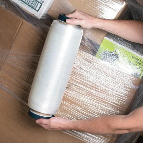 Vista 4 de Gpack Película de plástico preestirada de 15 pulgadas x 1500 pies con borde plegado, película transparente preestirada a mano de 8.6 micrones