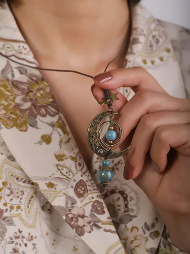 Vista 5 de Collar de cerámica con cuentas de cerámica hippie bohemio, luna y estrellas, mariposa, regalo de joyería hippie bohemio para mujer