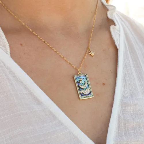 Vista 5 de Bonne Affaire Collar con colgante de tarjeta de tarot de luna, Oro, abulón y circonita cúbica