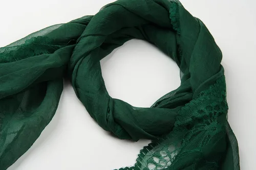 Vista 2 de corciova Bufanda de seda de gasa extra larga color verde esmeralda oscuro, bufanda de seda ligera para la noche, chal y envoltura para mujer