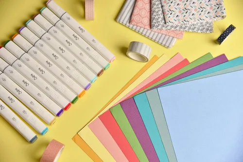 Vista 5 de Sizzix Surfacez - Cartulina, 8 1/4" x 11 3/4", 20 colores surtidos, 80 hojas, 663007