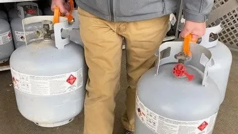 Vista 3 de Paquete de 2 Portadores de Mango Multiusos de Servicio Pesado - Bolsas de Comestibles Tanques de Propano Cubos de 5 Galones Latas de Pintura