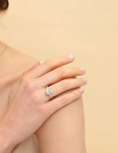 Vista 4 de EAMTI Anillos de compromiso de plata de ley 925 de 3 quilates, 3 piedras, corte ovalado, circonita cúbica, anillos de compromiso de boda para mujer