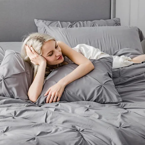 Vista 3 de Bedsure - Juego de edredón tamaño individual gris - Ropa de cama tamaño individual en una bolsa de 5 piezas, juego de cama Pintuck GentleSoft™