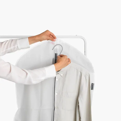 Vista 3 de Brabantia Paquete de 2 bolsas protectoras de ropa colgantes transparentes medianas (blanco) para almacenamiento de ropa, se adapta a abrigos