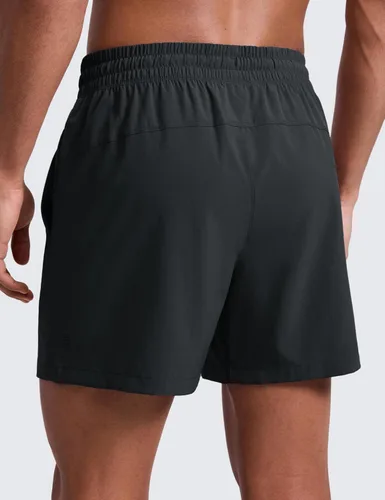 Vista 2 de CRZ YOGA Pantalones cortos de entrenamiento sin forro para hombre de 5 pulgadas, ligeros, de secado rápido, para correr, deportes, atletismo