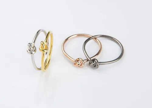 Vista 4 de Anillo de nudo para mujer en oro macizo de 9K, 14 y 18 quilates, anillo de oro con nudo pequeño, anillo de amor celta para ella, regalo