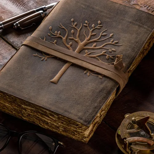 Vista 3 de NomadCraftsCo. Diario de cuero vintage con diseño de árbol de la vida, encuadernado en cuero, papel antiguo, hermoso cuaderno de bocetos de cuero