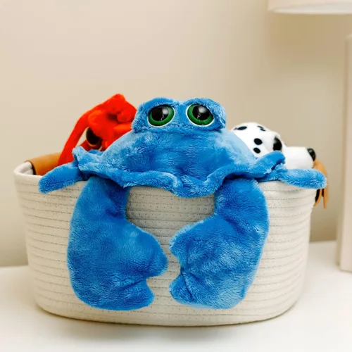 Vista 5 de The Petting Zoo Animal de peluche de cangrejo, regalos para niños, animales del océano de ojo brillante, juguete de peluche de cangrejo azul de 9