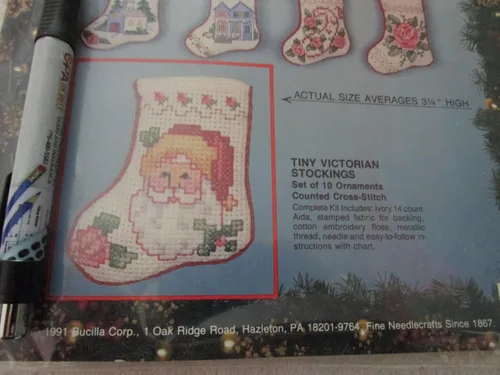 Vista 2 de Vintage Bucilla Tiny Victorian Socks - Juego de 10 adornos de punto de cruz