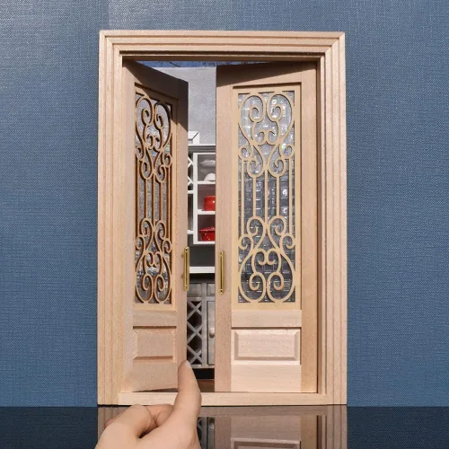 Vista 2 de Puerta de casa de muñecas iLAND a escala 1:12, accesorios de casa de muñecas de puerta en miniatura con patrón tallado y paneles de celosía 3D que