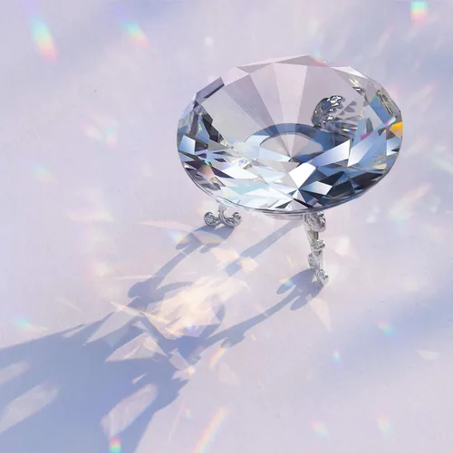 Vista 6 de MerryNine Bola de cristal transparente de 80 mm, K9, con base triangular plateada, peso de papel en forma de diamante para decoración de boda