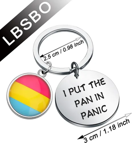 Vista 2 de Llavero pansexual con texto en inglés "I Put The Pan In Panic", llavero con dije de bandera pensexual Pan en Panic K