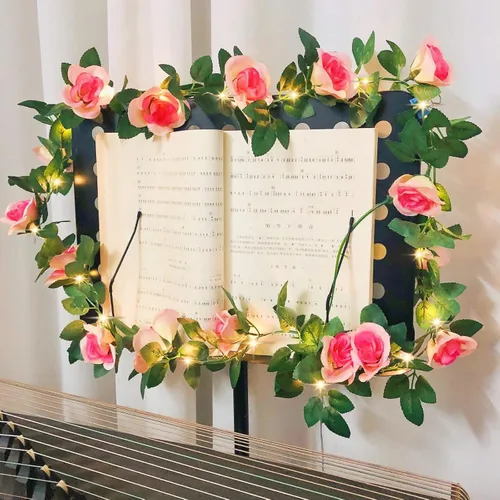 Vista 3 de Guirnalda de luces artificiales de vid de rosas de 7.5 pies, funciona con pilas, guirnalda de rosas para San Valentín, boda, dormitorio, fiesta