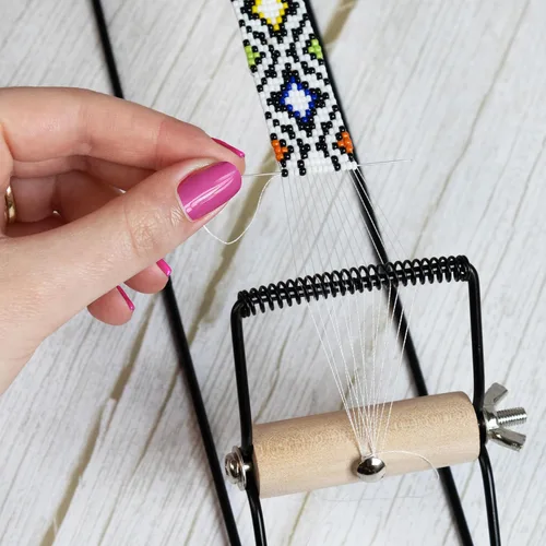 Vista 7 de Kit de Telar de cuentas para principiantes Beadsmith, incluye tejido, collares con dije, brazaletes y más