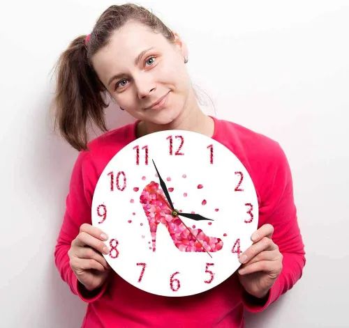 Vista 6 de The Geeky Days Reloj de pared con estampado de pétalos de rosa rosa con tacón alto y silencioso, arte de pared para mujer, dormitorio, femenino