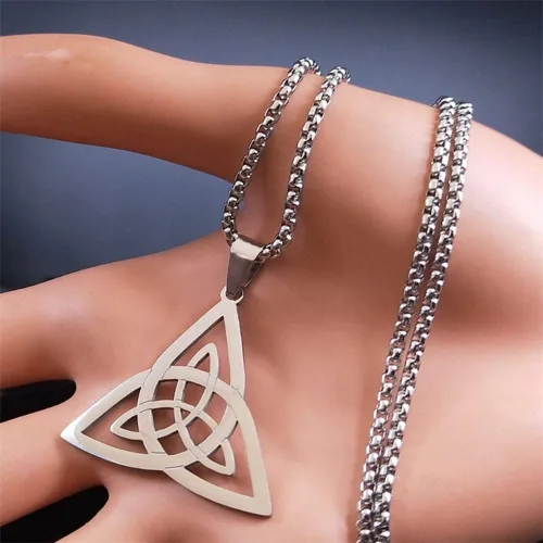 Vista 2 de Wicca Infinity Trinity Knot Triquetra Necklace Stainless Steel Witch Celtic Knot Amulet Necklace Jewelry Collar Acero Inoxidable