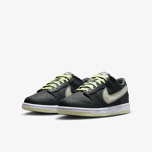 Vista 243 de Nike Kid's Dunk Low Sneaker