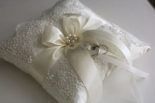 Vista 3 de Almohada de marfil para anillo de boda de marfil Colección de encaje Almohada de boda de encaje