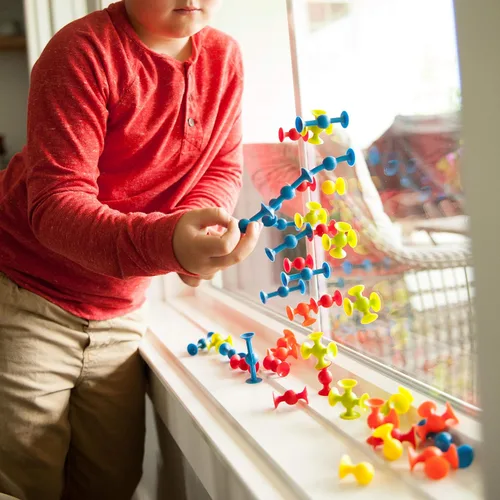 Vista 2 de Fat Brain Toys Mini Squigz - Mini Squigz - Juego de 30 piezas para construcción y construcción para edades de 5 a 9 años