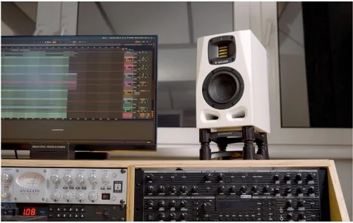 Vista 4 de ADAM Audio A4V blanco