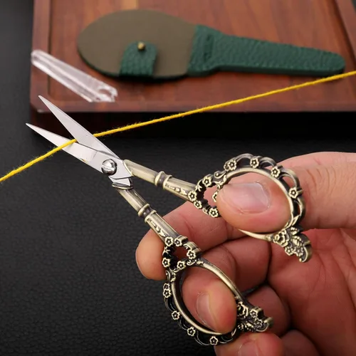Vista 8 de YOUGUOM Tijeras de tejer con estuche, tijeras de ganchillo para roscar tijeras de coser para bordar, manualidades, punto de aguja, pequeñas tijeras