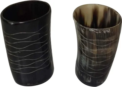 Vista 6 de Juego de 3 tazas de cuerno vikingo hechas a mano con soportes medievales Ale Mead, tazas de vino rústicas nórdicas para decoración de bar, fiesta