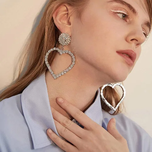 Vista 4 de Pendientes colgantes de cadena larga con diamantes de imitación de corazón de plata para mujer, Metal Plata Diamante de imitación