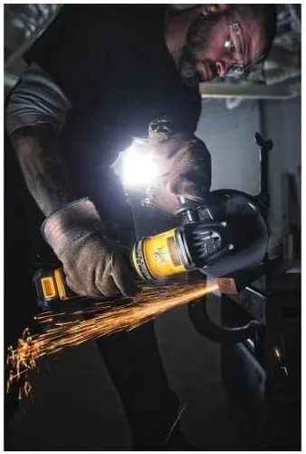 Vista 8 de DEWALT Juego de taladro y amoladora de 20V MAX, set de herramientas eléctricas, incluye 2 baterías y cargador (DCK231E2)
