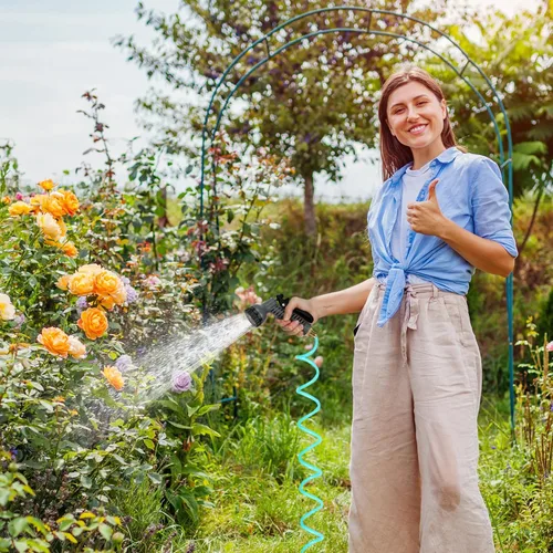 Vista 6 de Manguera de jardín enrollada ligera de 25 pies 3/8" EVA flexible con 7 boquillas multifunción y conectores de latón para riego de jardín, plantas
