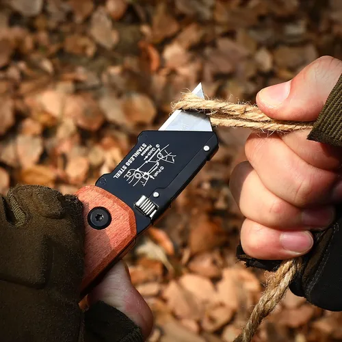 Vista 8 de WORKPRO Cuchillo utilitario plegable con cabeza de acero inoxidable, hoja de cambio rápido y bloqueo trasero, mango de madera resistente, 1 cuchillo