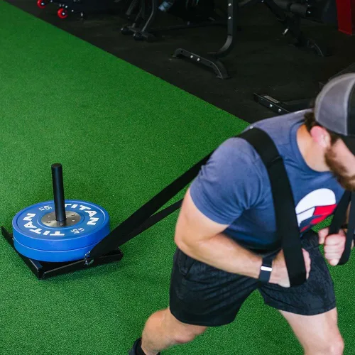 Vista 2 de Titan Fitness Trineo de entrenamiento de velocidad de potencia con correa de 14.5 pies, capacidad de 500 libras, arrastre ponderado o trineo