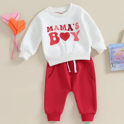 Vista 3 de Conjunto para el día de San Valentín para bebé niño con texto en inglés "Mama is My Valentine", camisas estampadas, sudadera con cuello redondo