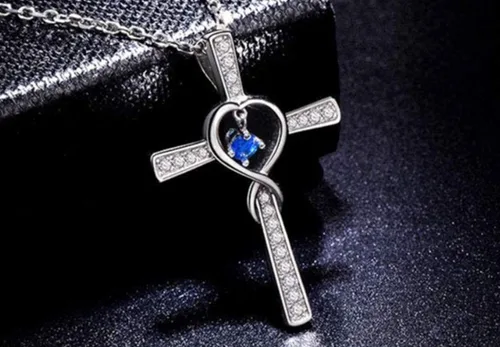 Vista 4 de Hubbering - Collar con colgante de cruz de cristal con corazón infinito