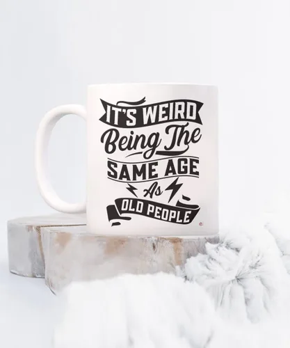 Vista 3 de ODDITEES Taza de café divertida con texto en inglés "It's Weird Being The Same Age As Old People", 11 onzas, color blanco