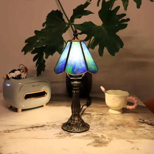 Vista 10 de Tiffany Style Table Lamp White Diamond Stained Glass Lamp 14 Inch Small Lamp,Desk Lamps,6X6X14 Inch,Bronze Resin Base, Antique Lamp,Mini Accent