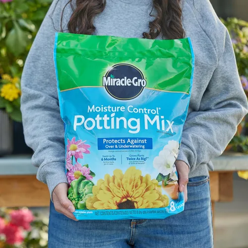 Vista 3 de Miracle-Gro Mezcla para macetas con control de humedad, para plantas en contenedor, protege contra el riego excesivo y insuficiente, 8 cuartos