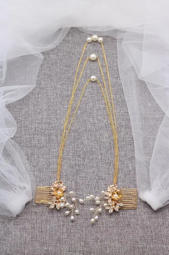 Vista 6 de Kercisbeauty 3M - Velo de encaje de una sola capa de tul suave transparente para boda con peine de flores doradas, cadena de perlas multicapa