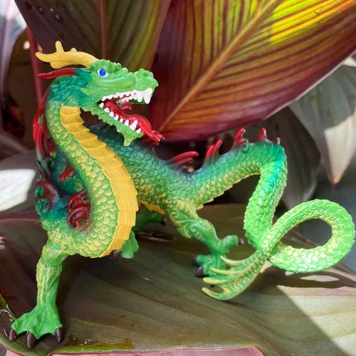 Vista 7 de Safari Ltd. Figura de dragón chino – Figura detallada de plástico de 6 pulgadas – Divertido juguete educativo de fantasía para niños, niñas y niños