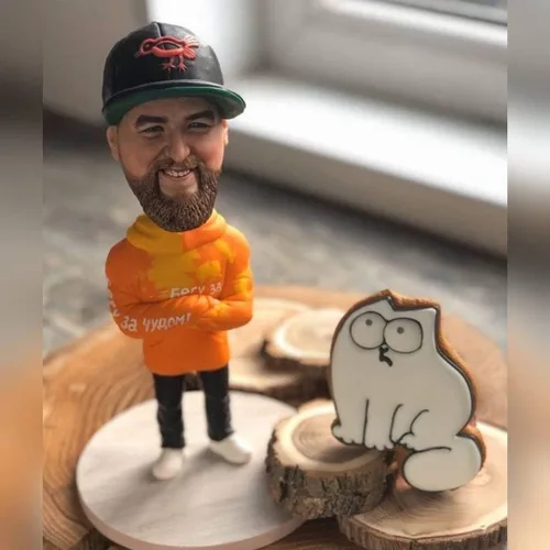 Vista 2 de Figuras Bobbleheads Personalizadas Esculpidas por el Famoso Artista de Arcilla de TikTok Jerry Regalos de Figuritas Personalizadas para Novio Esposo