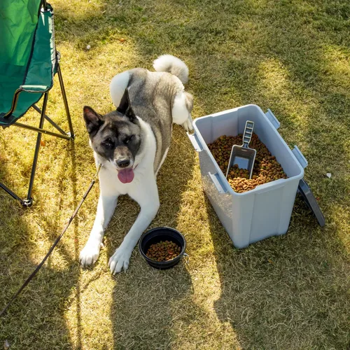 Vista 11 de IRIS USA Contenedor apilable de almacenamiento de alimentos para perros con cuchara de 2 tazas, 4 cierres seguros, se adapta a hasta 30 libras