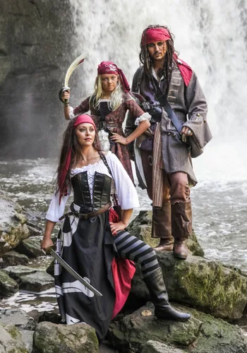 Vista 4 de Disfraz para niñas de pirata con abrigo café Multicolor